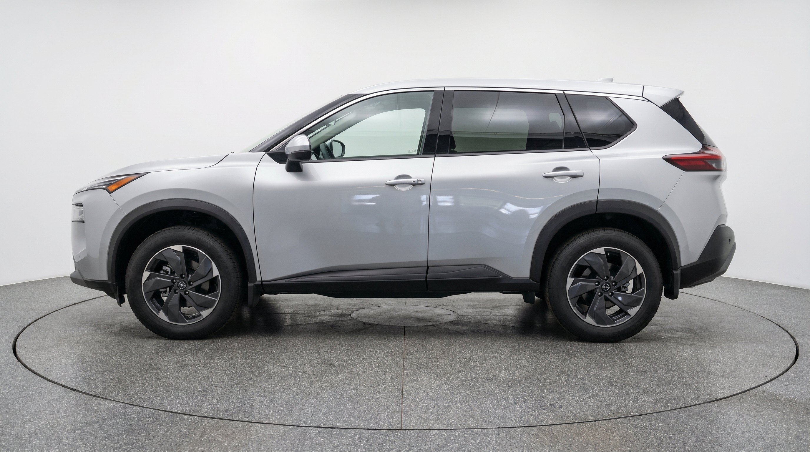 Used 2025 Nissan Rogue SV AWD/4WD image 5