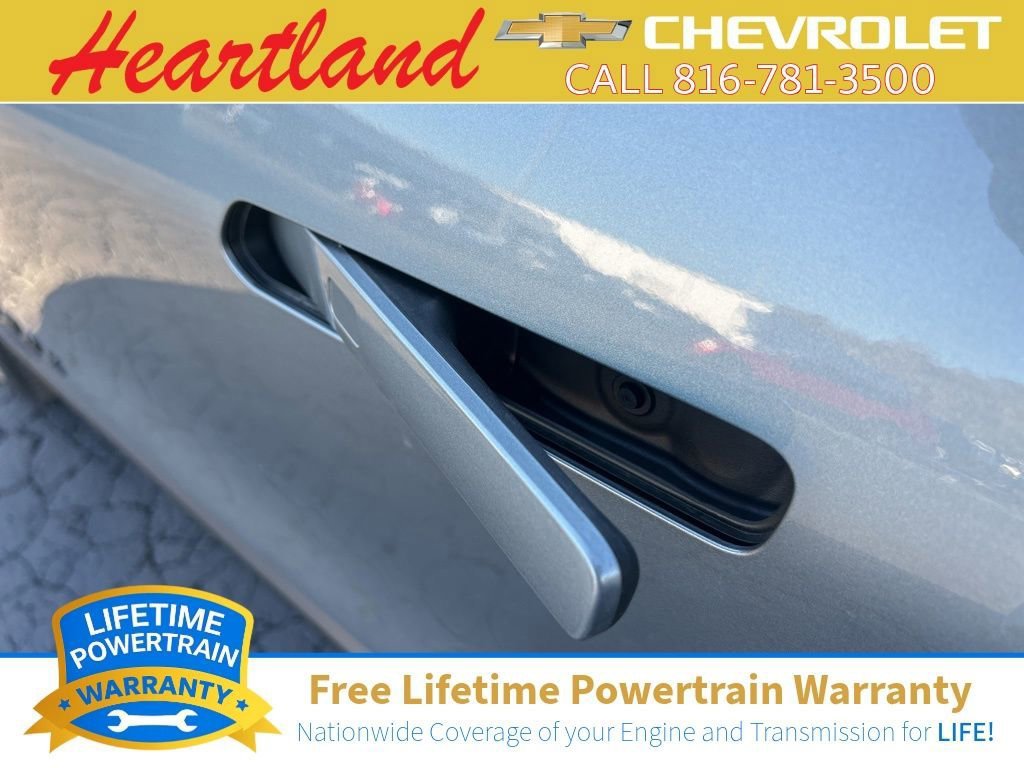 New 2026 Chevrolet Equinox EV LT w/ LPO, Blackout Package FWD image 14