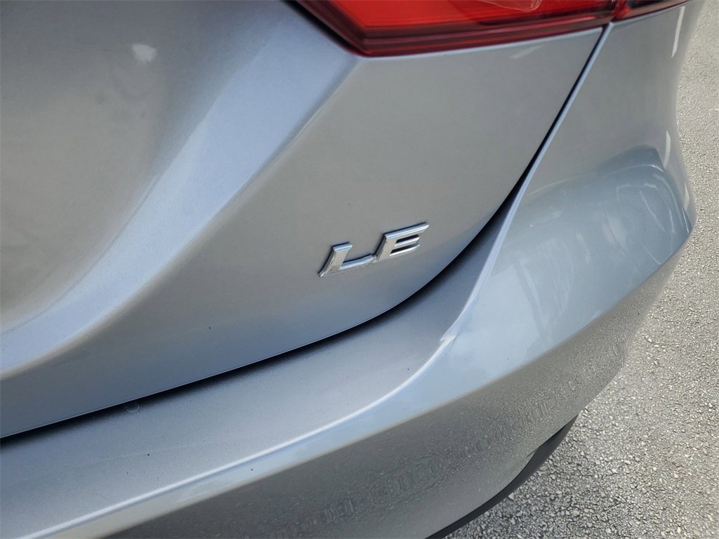 Used 2018 Toyota Camry LE image 5