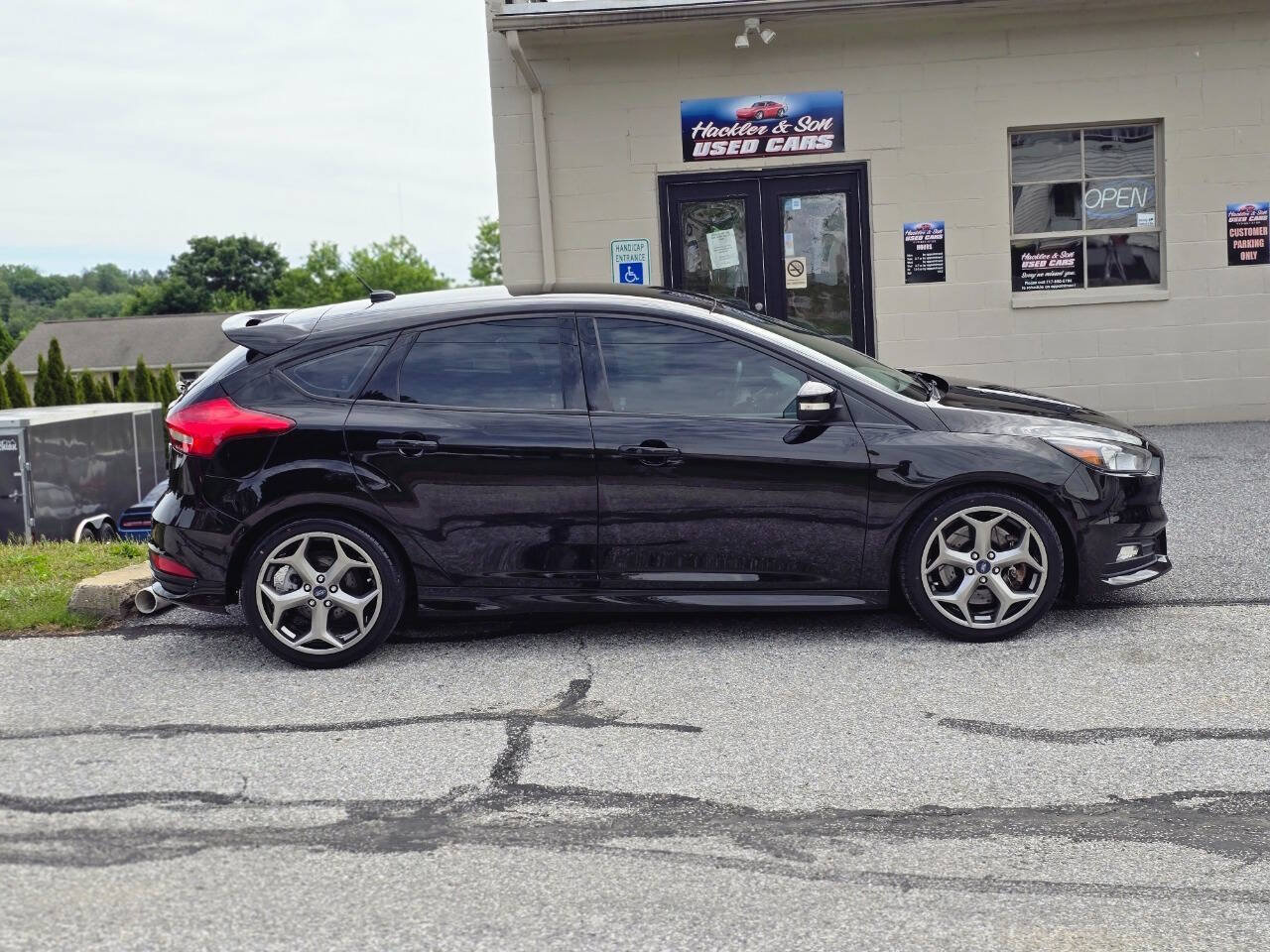 Used 2018 Ford Focus ST FWD image 4