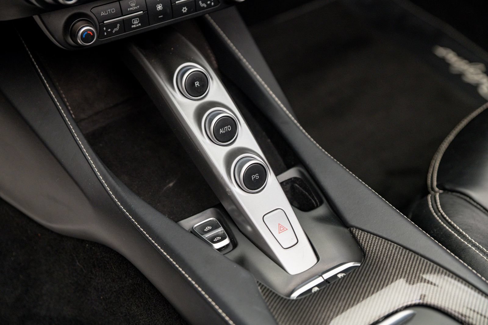 Used 2019 Ferrari Portofino RWD image 27