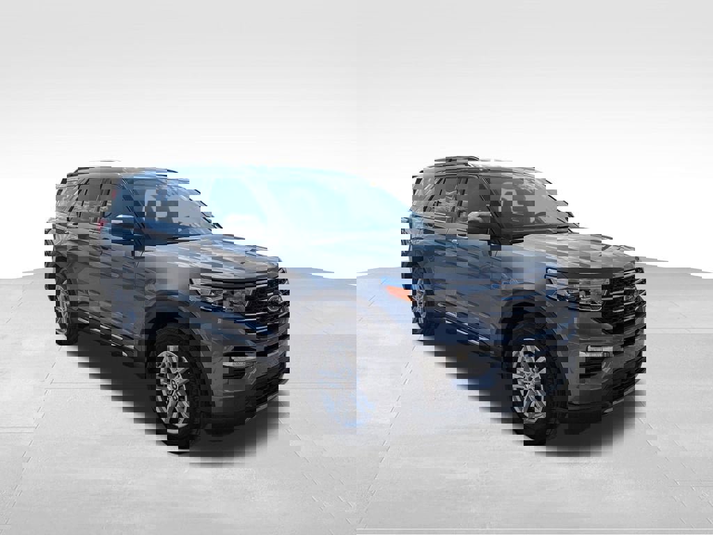 Used 2024 Ford Explorer XLT w/ Equipment Group 202A image 2