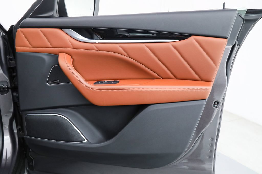 Certified 2023 Maserati Levante GT AWD/4WD image 10