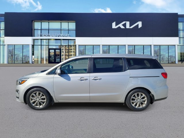 Used 2019 Kia Sedona EX FWD image 4