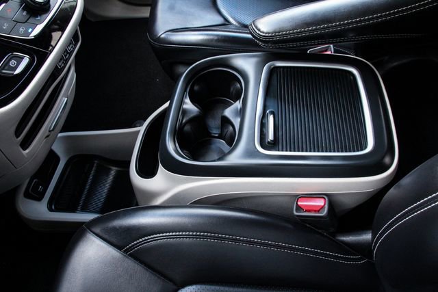 Used 2023 Chrysler Pacifica Touring-L image 26