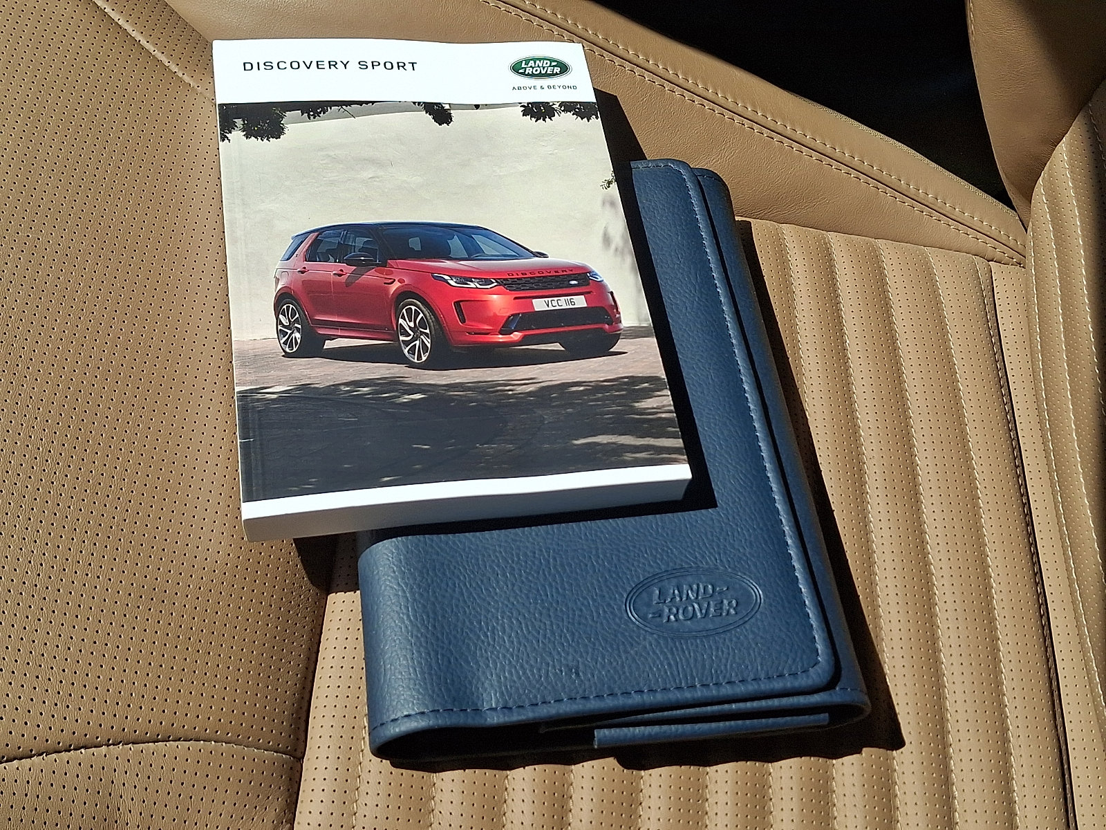 Used 2024 Land Rover Discovery Dynamic SE image 28