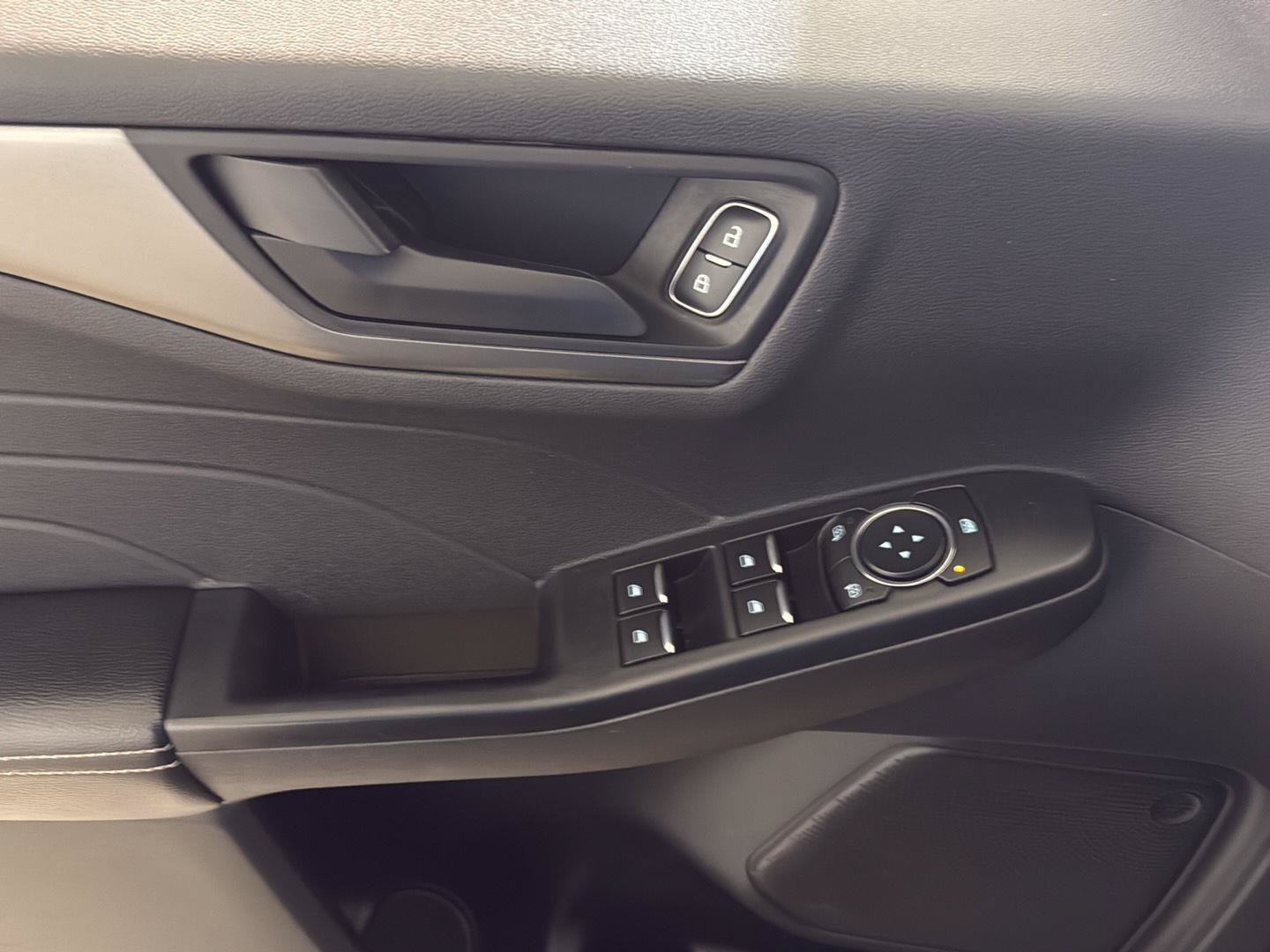 Used 2025 Ford Escape Active AWD/4WD image 6