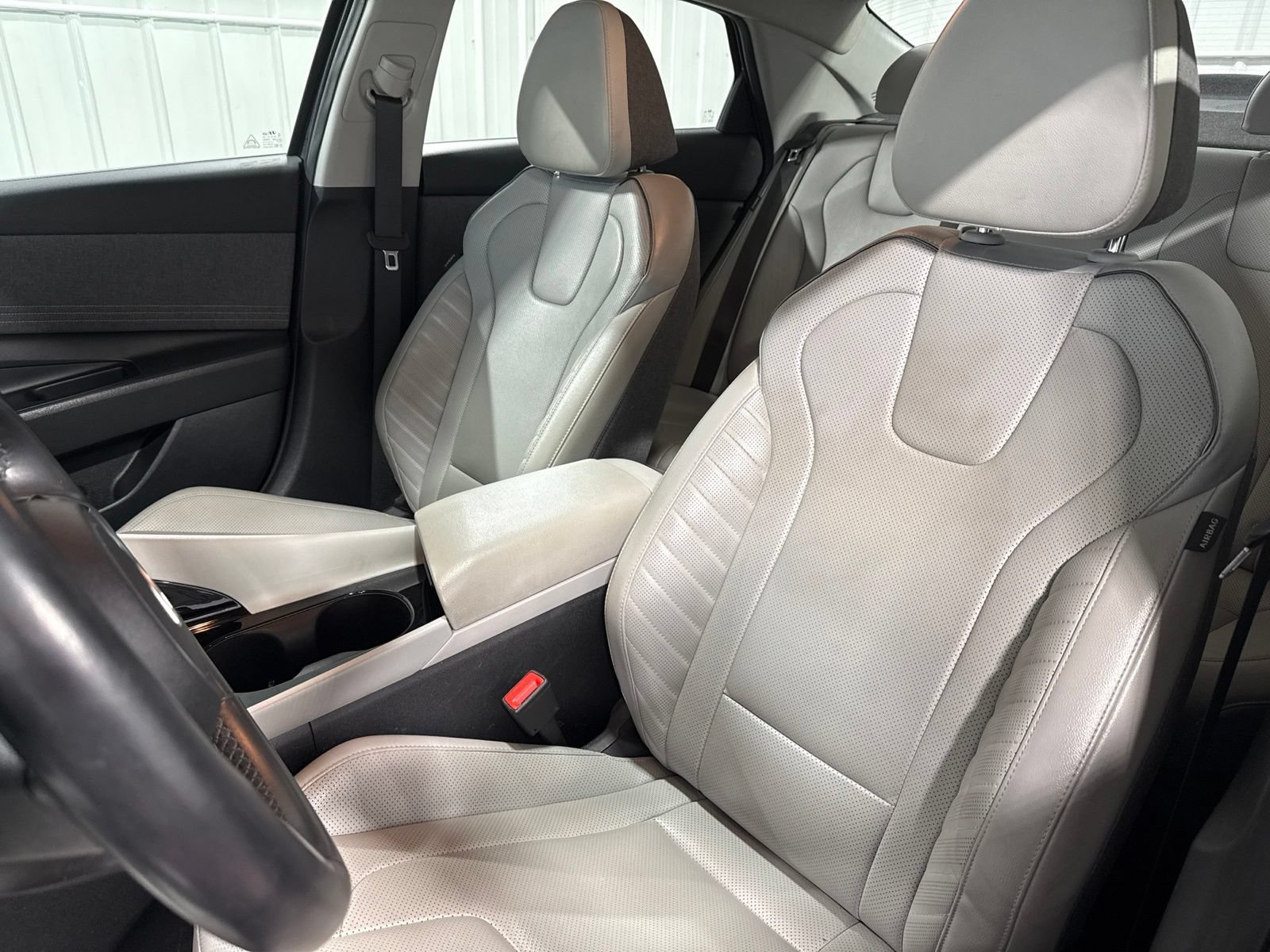 Used 2024 Hyundai Elantra Limited FWD image 25