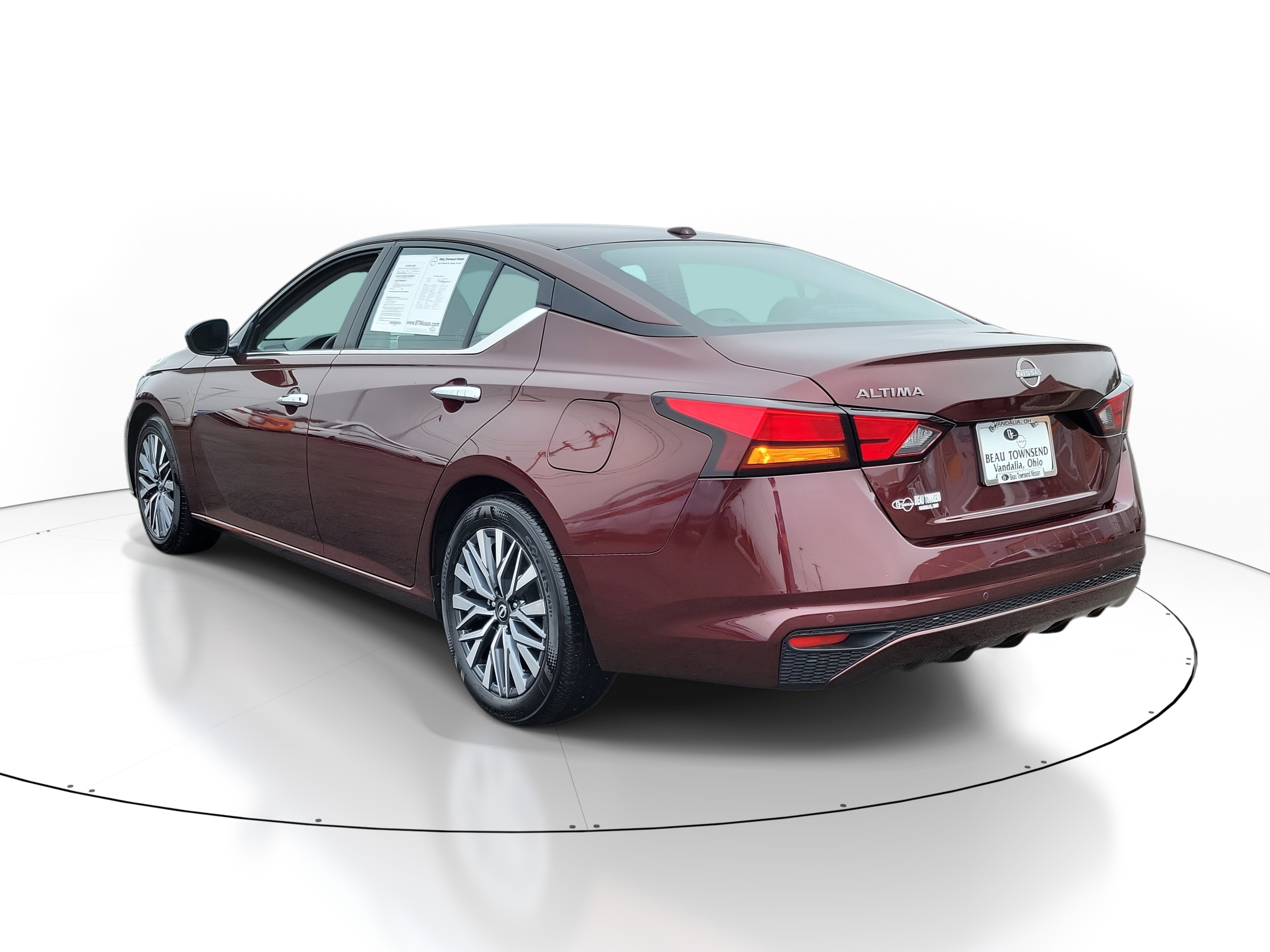 Used 2025 Nissan Altima 2.5 SV FWD image 3