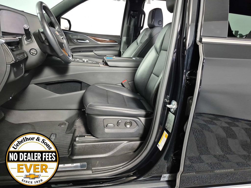 Certified 2023 Cadillac Escalade Luxury w/ LPO, Floor Liner Package AWD/4WD image 9