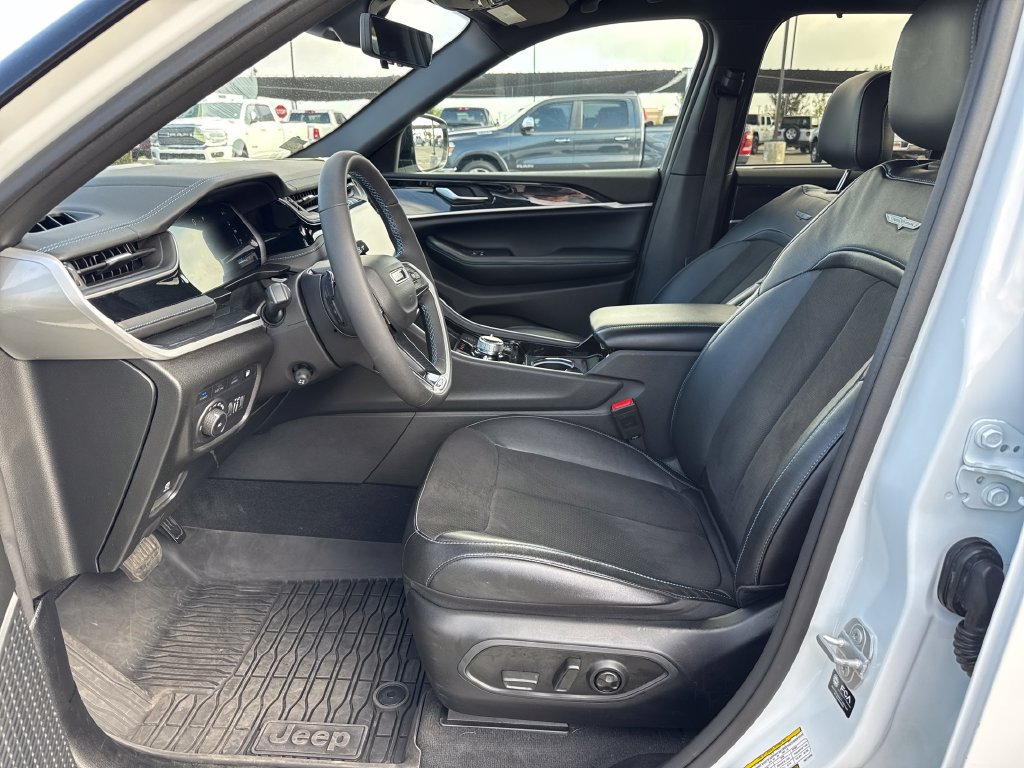Used 2023 Jeep Grand Cherokee Trailhawk w/ Luxury Tech Group III AWD/4WD image 24