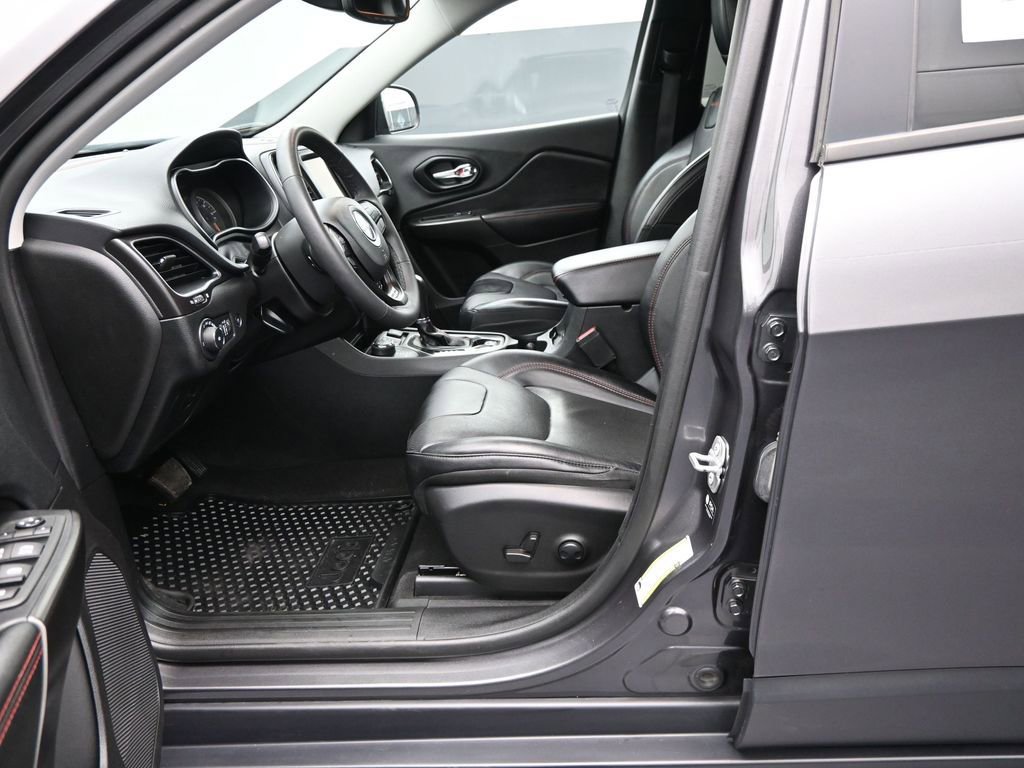 Used 2022 Jeep Cherokee Trailhawk w/ Premium Leather Package image 10