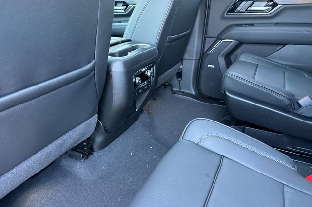 New 2026 GMC Yukon Denali w/ Denali Reserve Package image 13