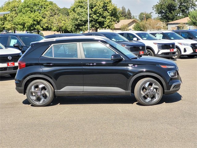 New 2025 Hyundai Venue SEL image 3