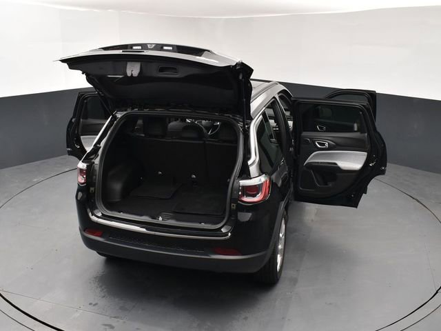 Used 2024 Jeep Compass Latitude w/ Sun and Sound Group image 29