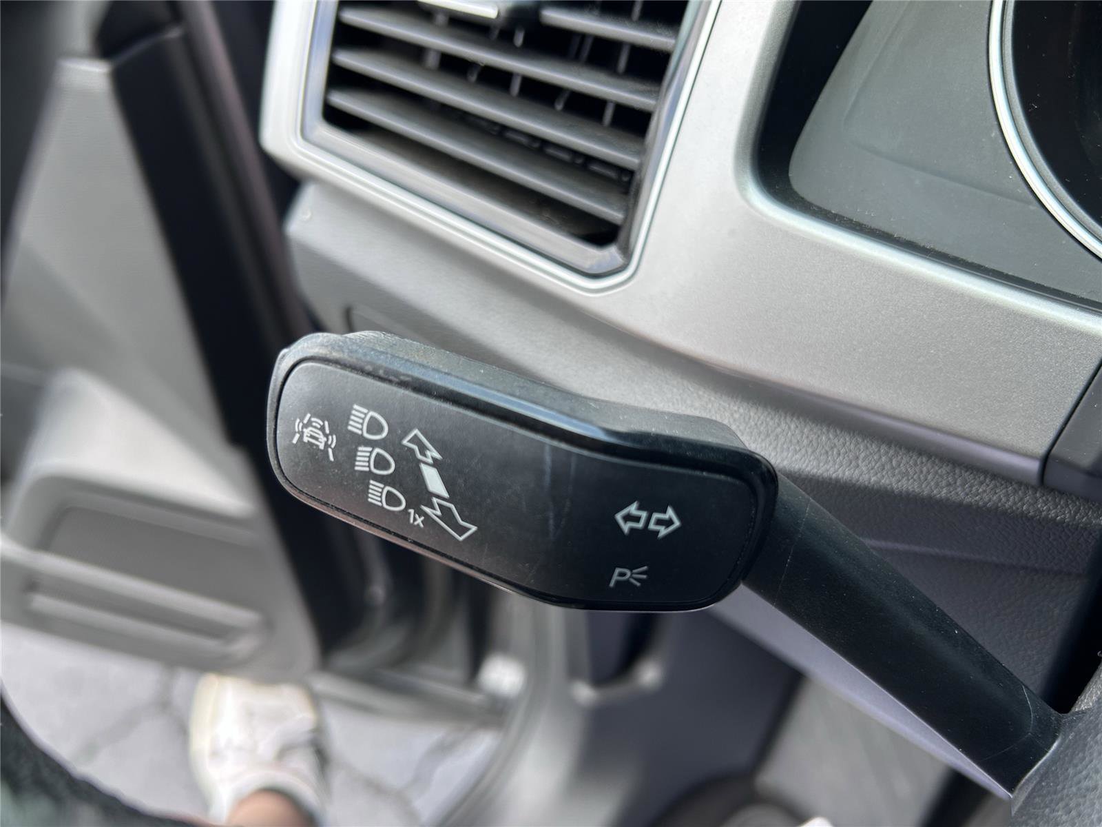 Used 2018 Volkswagen Atlas SEL FWD image 18