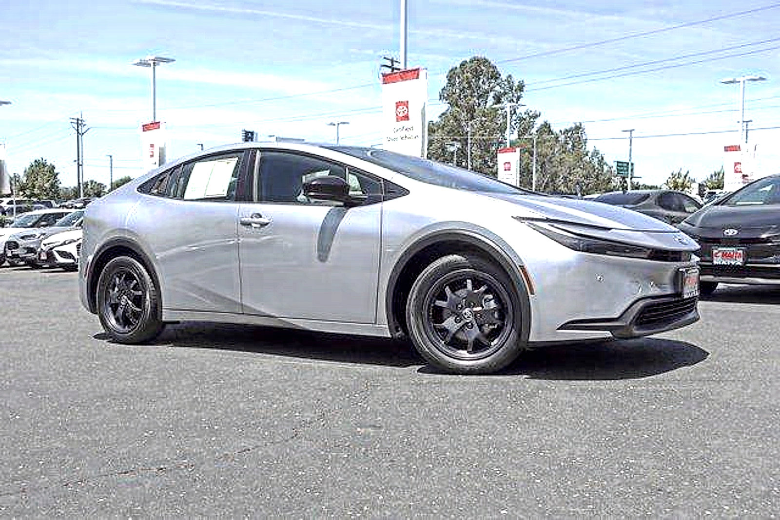 Used 2024 Toyota Prius LE FWD image 5