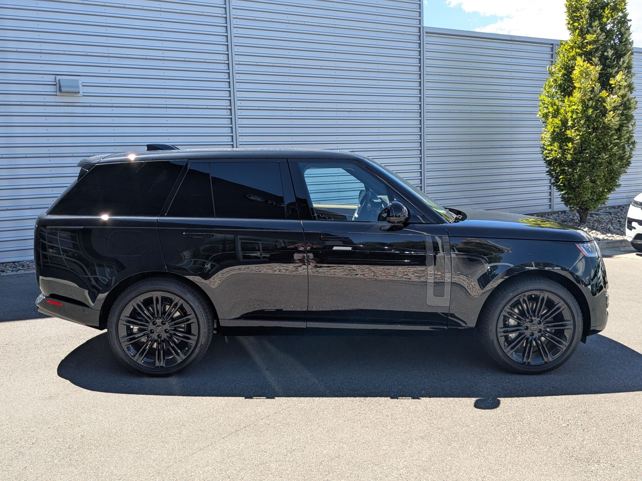 New 2026 Land Rover Range Rover SE AWD/4WD image 4