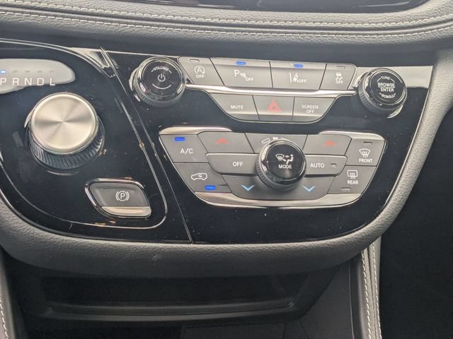 New 2027 Chrysler Pacifica Limited FWD image 20