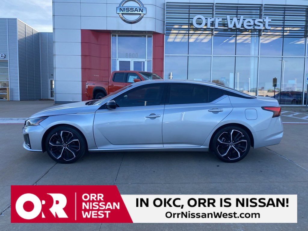 Used 2023 Nissan Altima 2.5 SR image 2