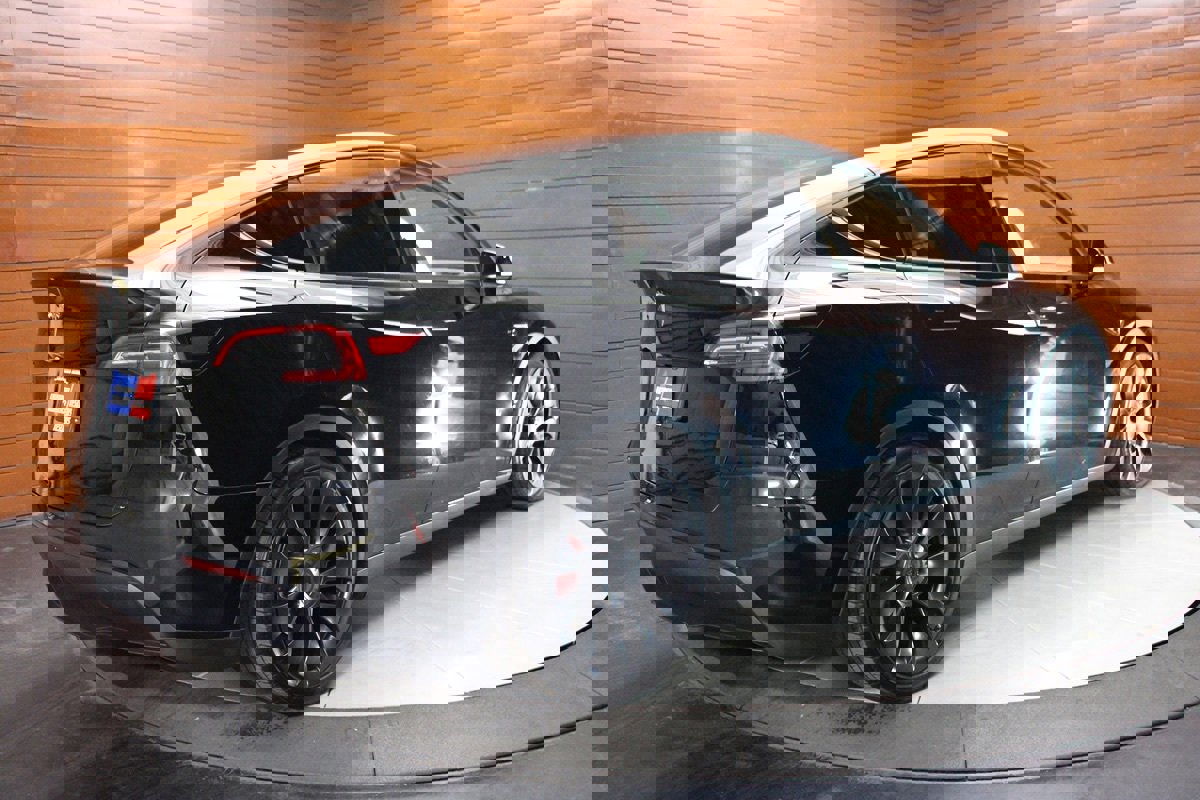 Used 2023 Tesla Model Y Performance image 6