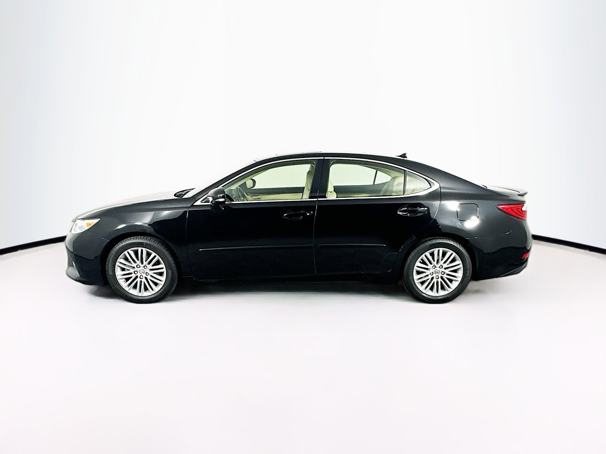 Used 2014 Lexus ES 350 w/ Luxury Package image 4