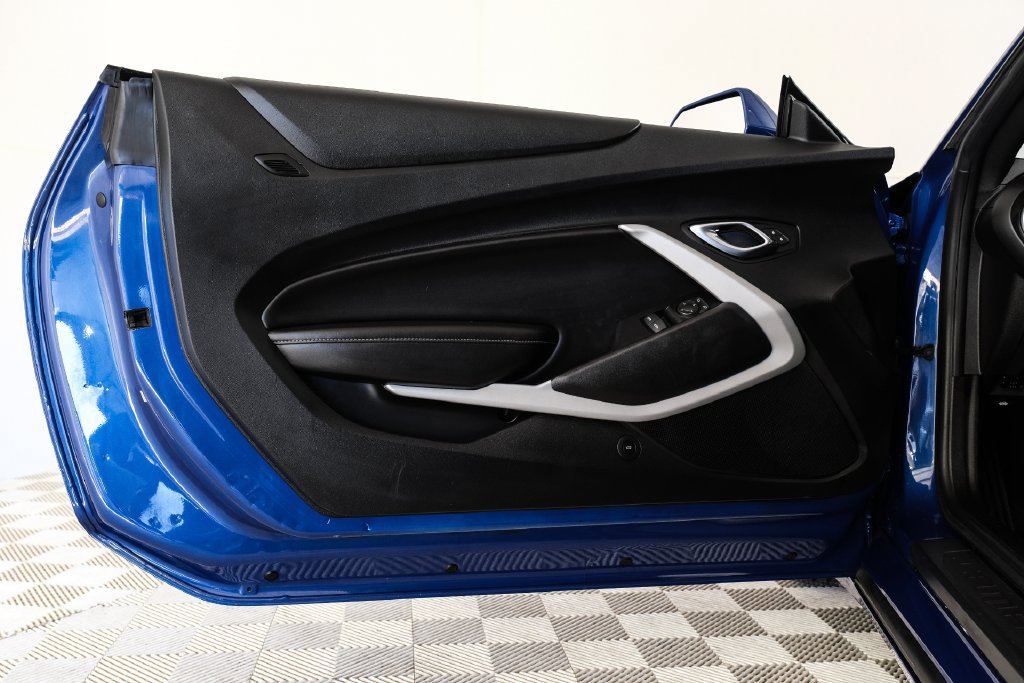 Used 2020 Chevrolet Camaro LT RWD image 40