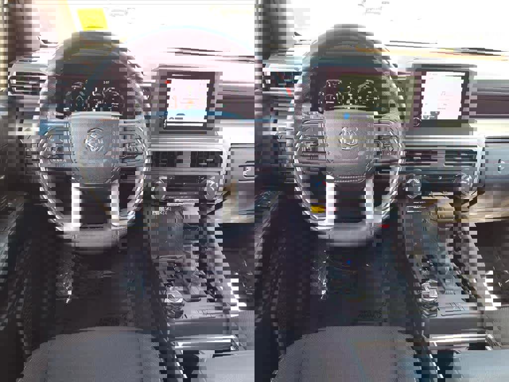 Certified 2025 Toyota 4Runner TRD Off-Road image 8