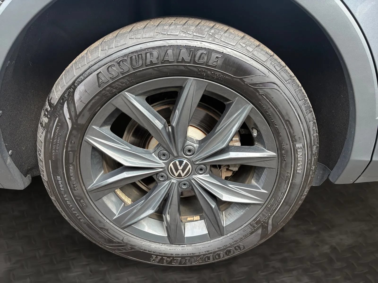 Used 2024 Volkswagen Tiguan SE w/ Panoramic Sunroof Package AWD/4WD image 40
