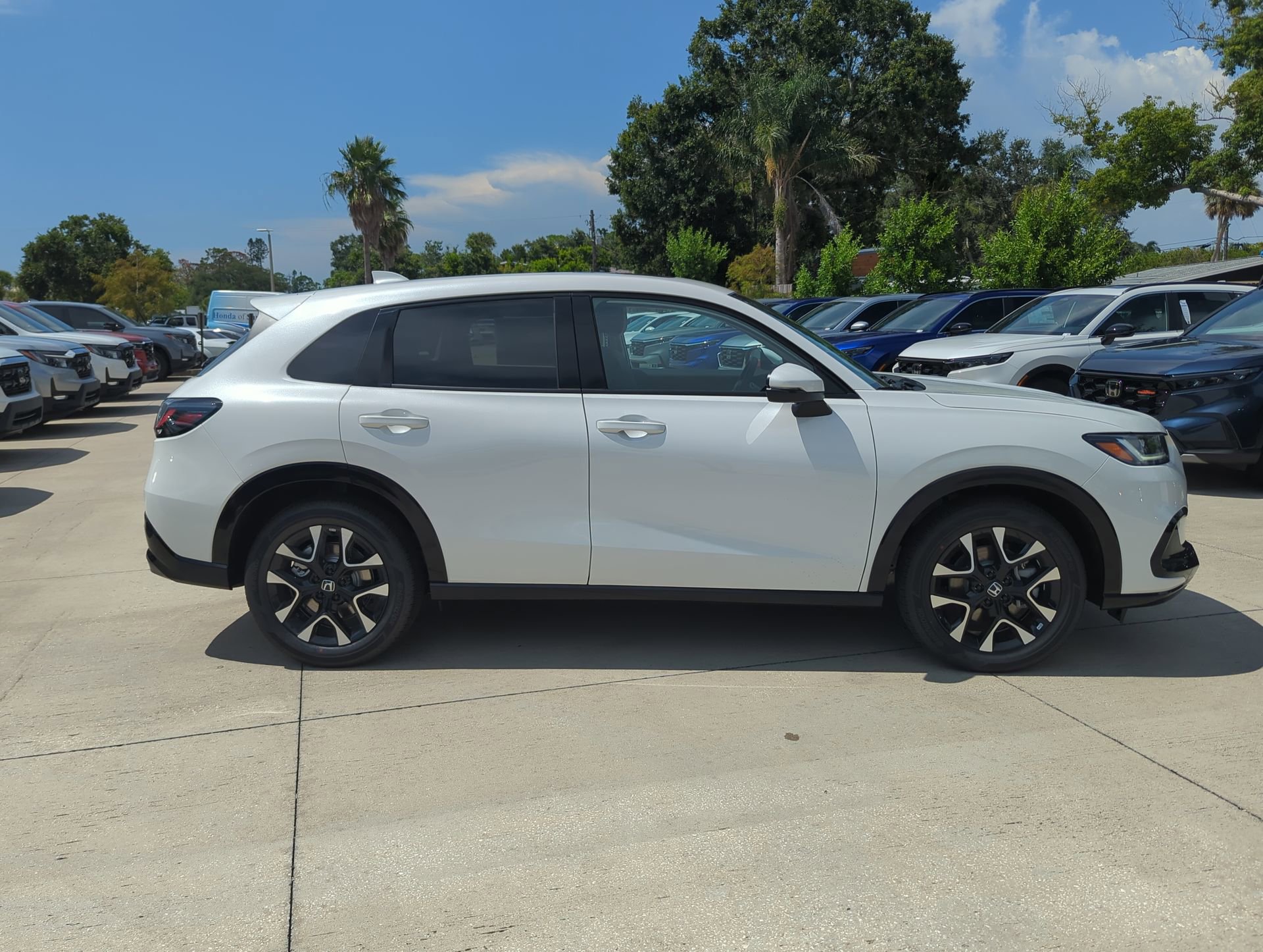 New 2027 Honda HR-V EX-L image 4