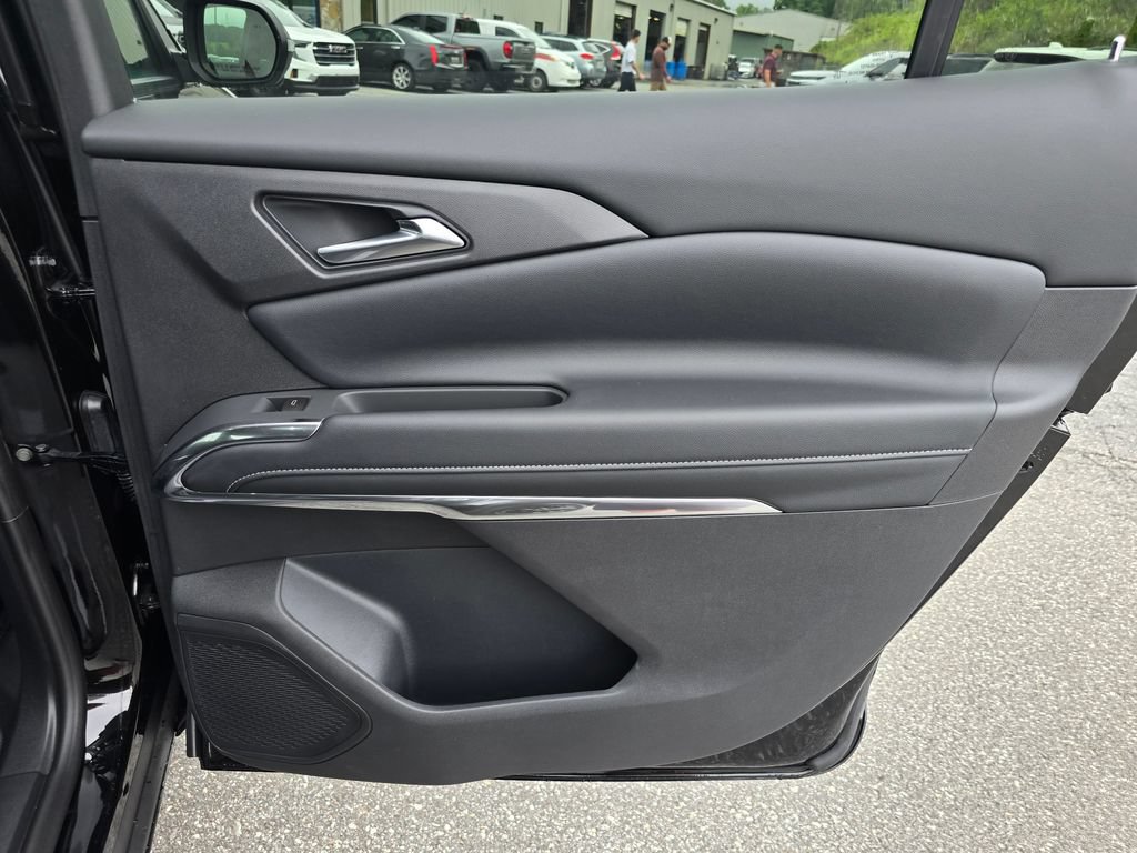 New 2026 Chevrolet Traverse LT w/ Midnight/Sport Edition FWD image 39