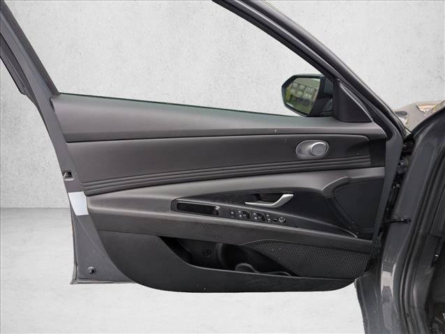 Used 2025 Hyundai Elantra SEL FWD image 22