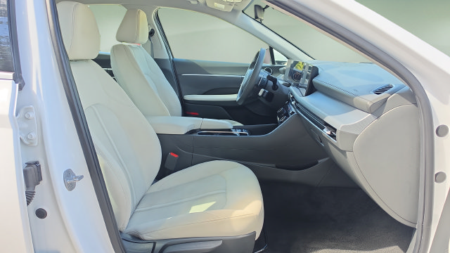 Used 2025 Hyundai Sonata SEL FWD image 25