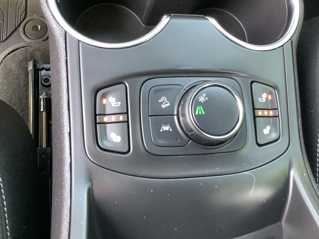 Used 2024 GMC Terrain SLE w/ Driver Convenience Package FWD image 29