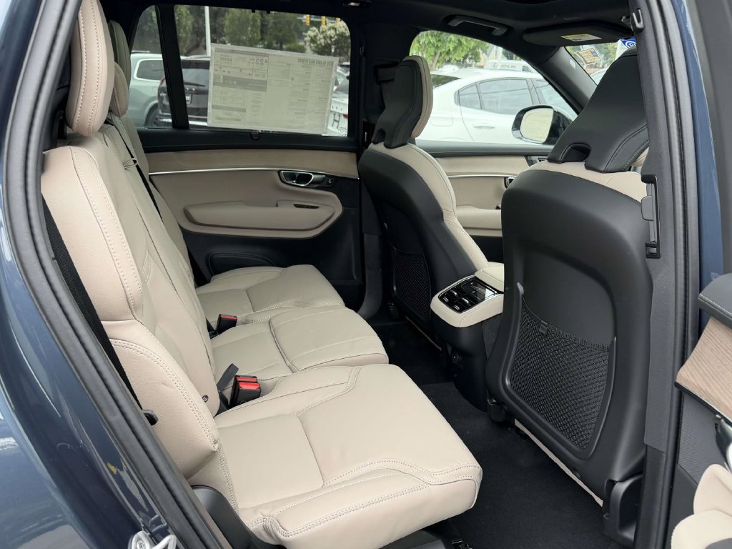 New 2026 Volvo XC90 B6 Ultra w/ Protection Package Premier AWD/4WD image 12