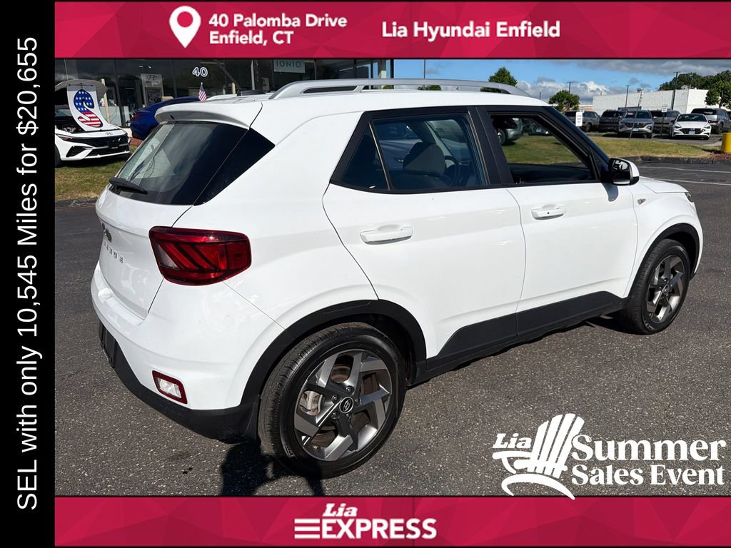 Used 2024 Hyundai Venue SEL FWD image 3