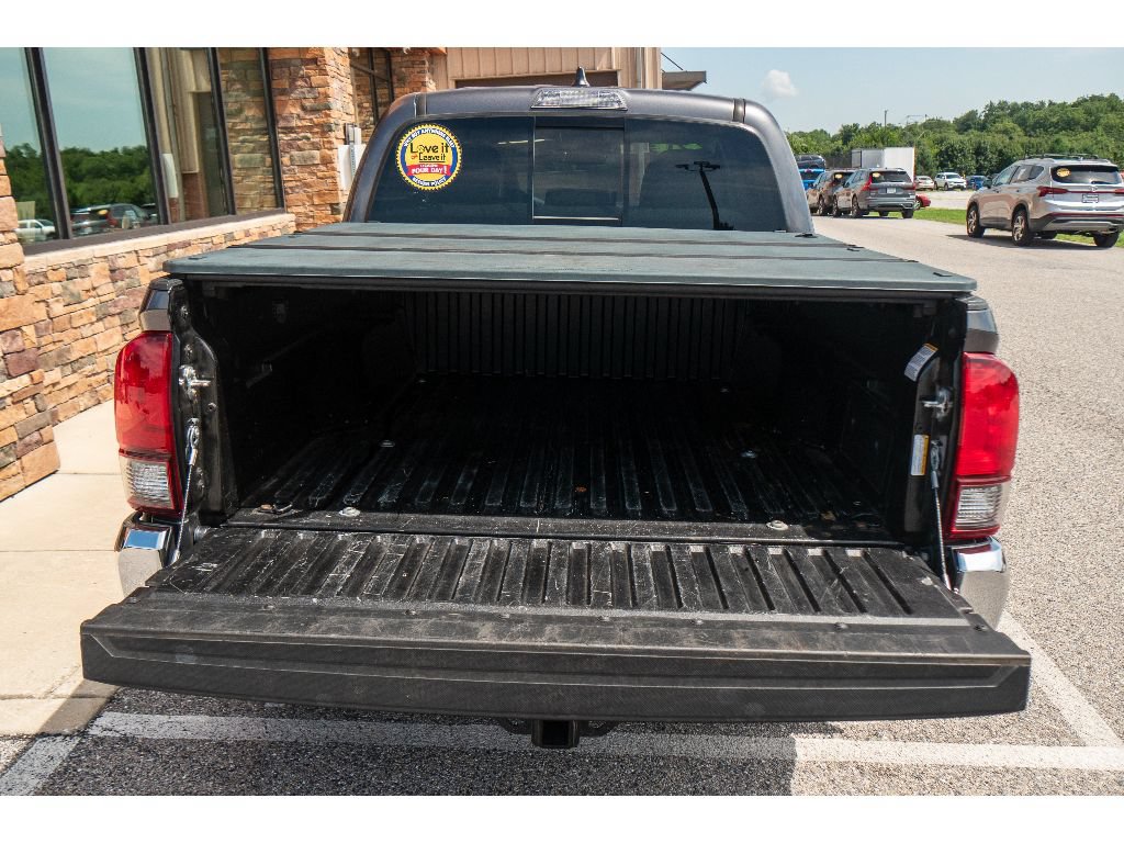 Used 2021 Toyota Tacoma SR5 AWD/4WD image 25