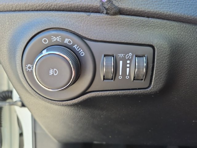 Used 2021 Jeep Compass Latitude FWD image 16