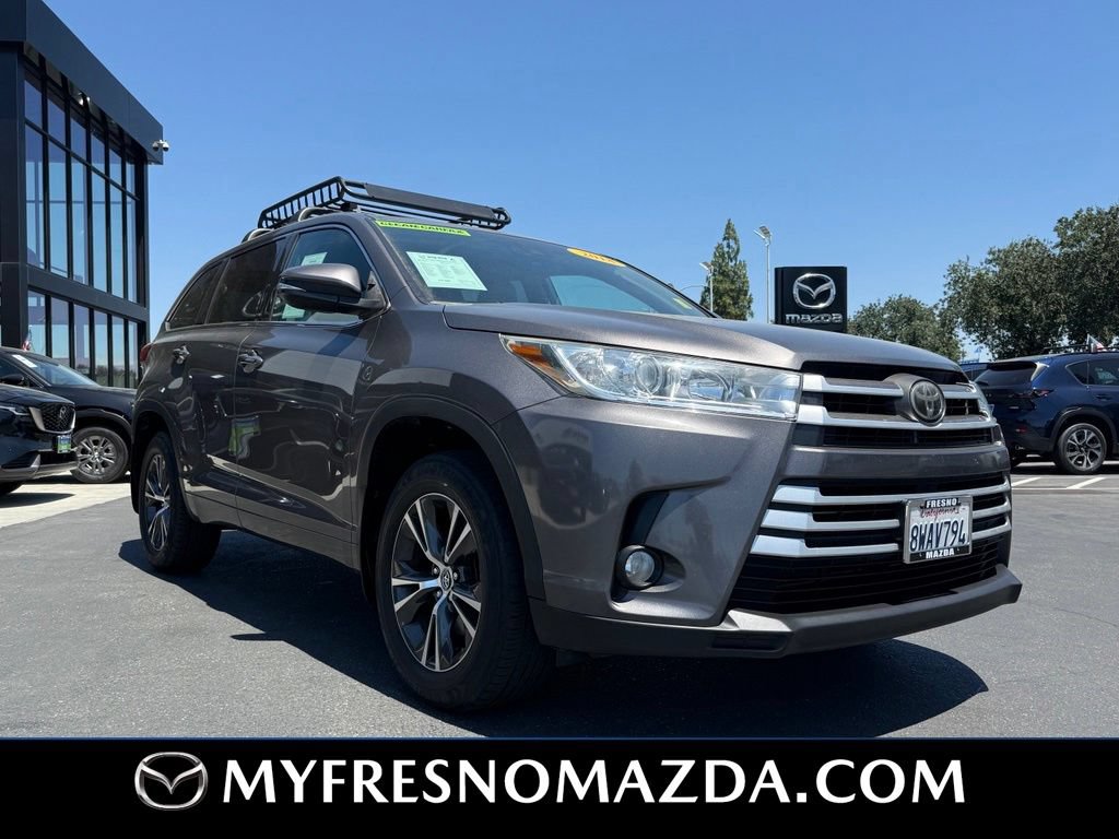 Used 2018 Toyota Highlander Plus w/ Preferred Accessory Package AWD/4WD image 2