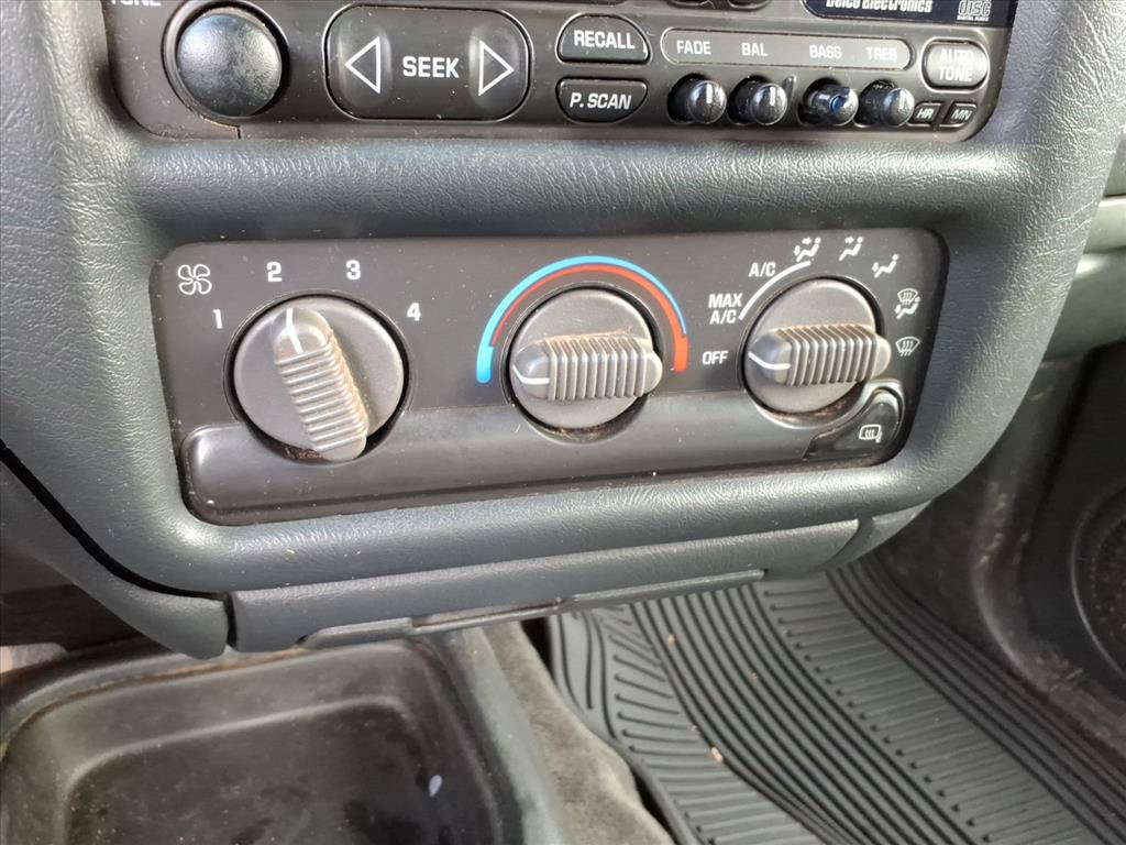 Used 2002 Chevrolet S10 Pickup LS w/ LS Preferred Equipment Group AWD/4WD image 24