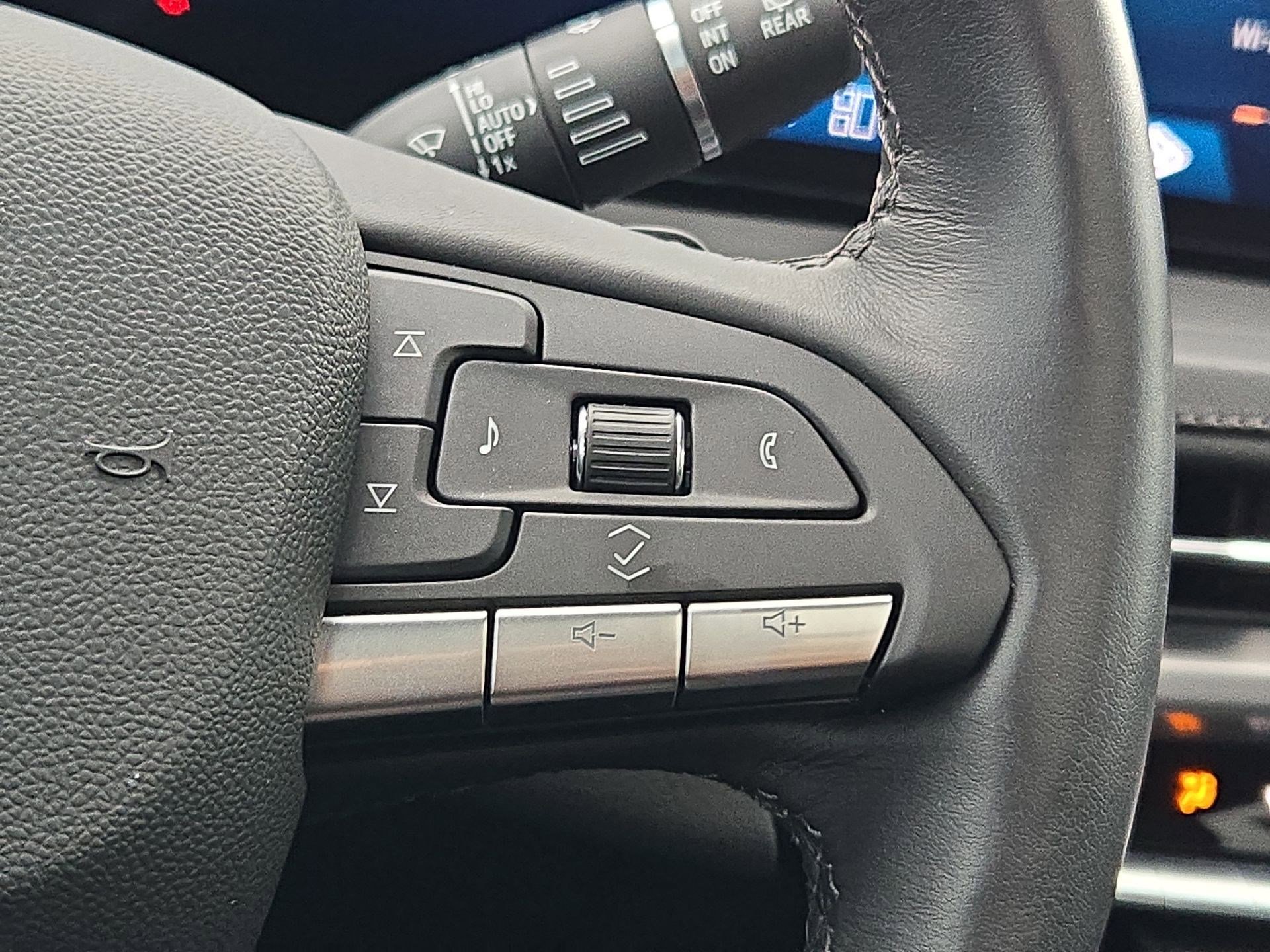 Used 2024 Cadillac XT4 Premium Luxury w/ Cold Weather Package FWD image 19