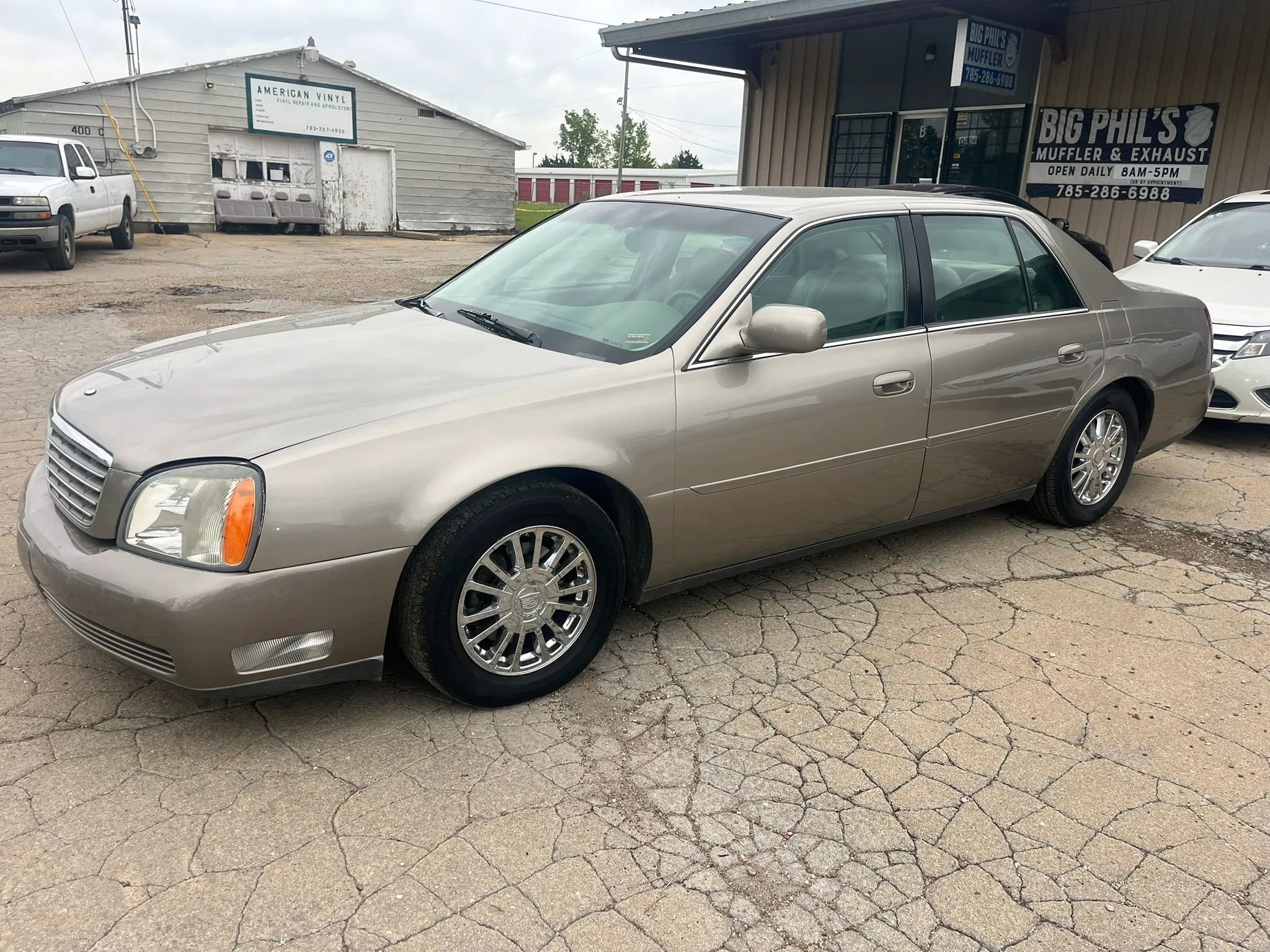 Used 2004 Cadillac De Ville FWD image 3
