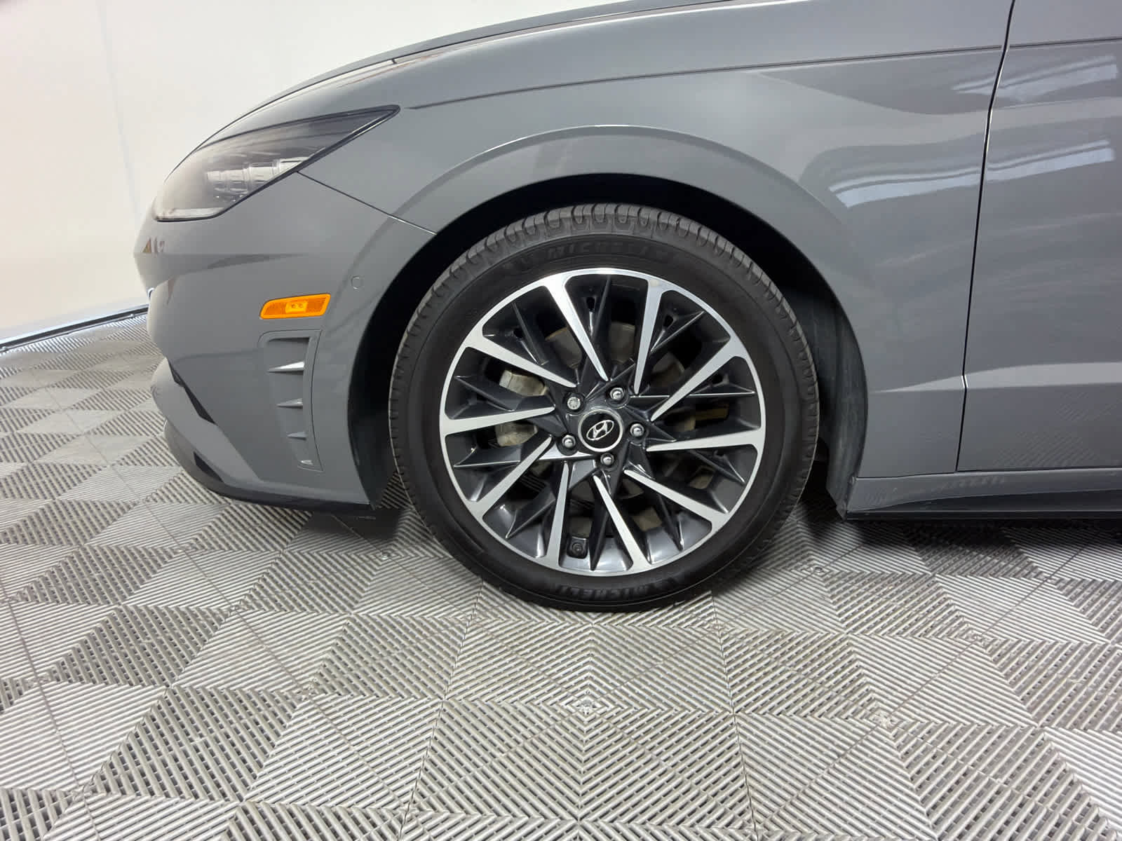 Used 2022 Hyundai Sonata Limited w/ Preferred Accessory Package FWD image 10