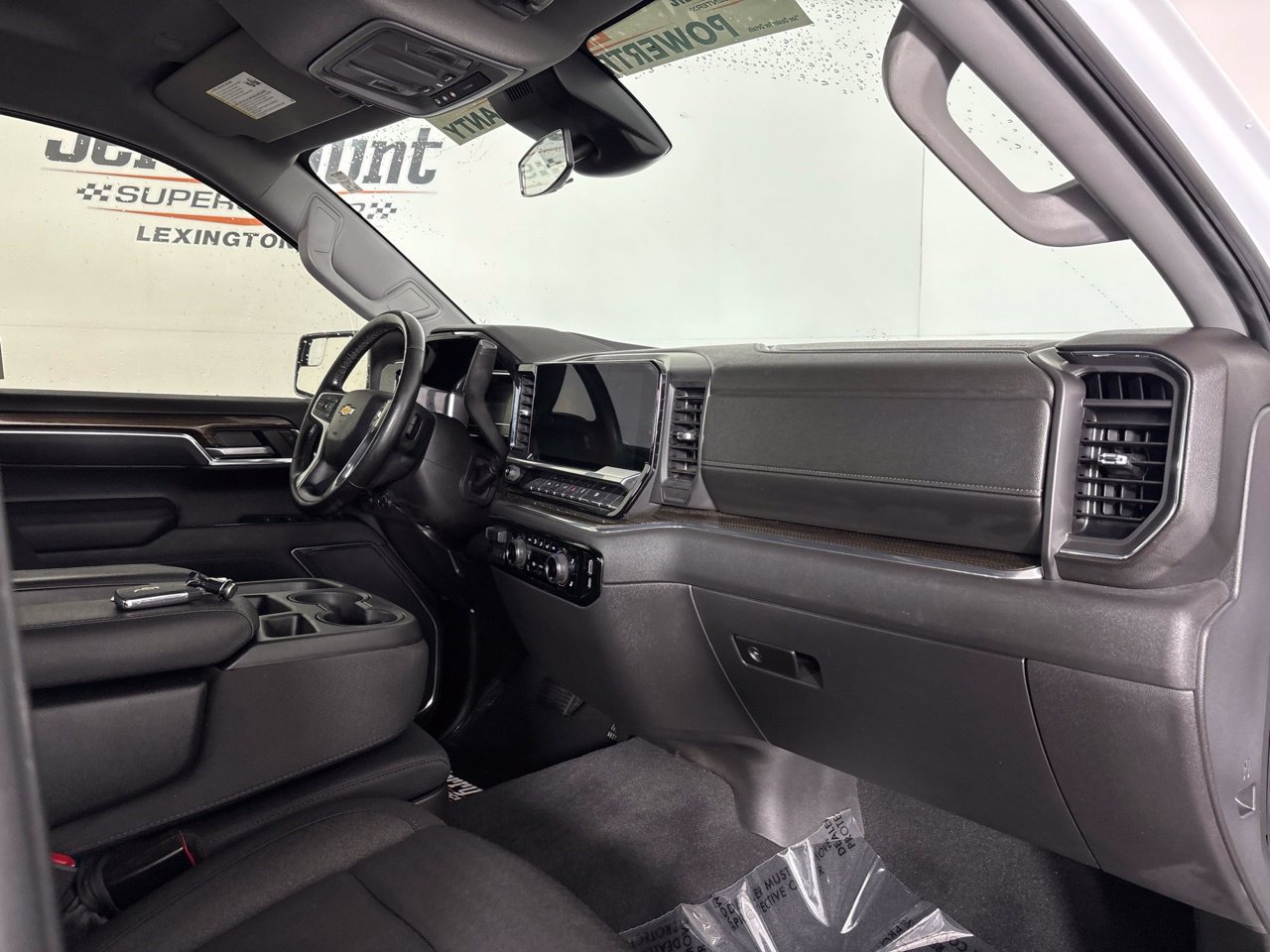 Used 2024 Chevrolet Silverado 1500 LT AWD/4WD image 31