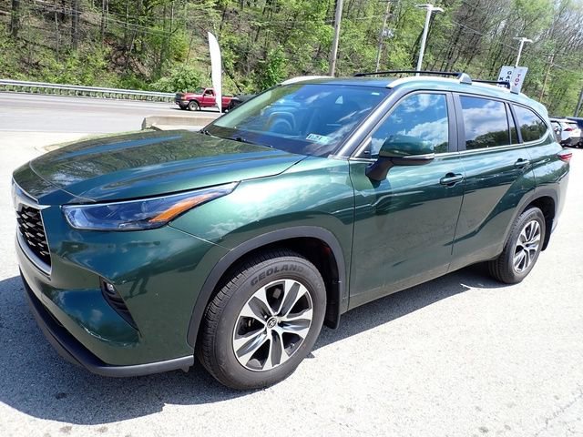 Used 2023 Toyota Highlander XLE AWD/4WD image 7