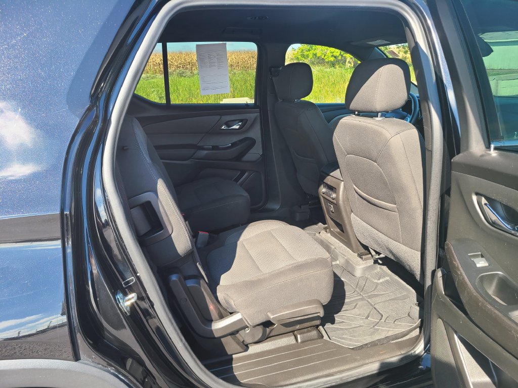 Used 2023 Chevrolet Traverse LT w/ LPO, Cargo Package AWD/4WD image 15