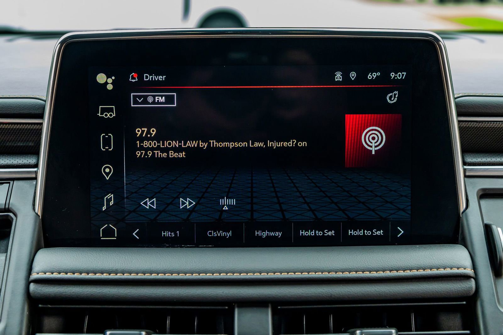 Used 2023 GMC Yukon XL AT4 image 24