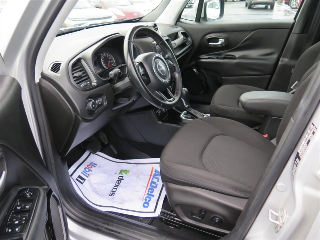 Used 2018 Jeep Renegade Altitude w/ UConnect 8.4 Nav Group image 9