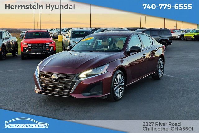 Used 2024 Nissan Altima 2.5 SV image 3