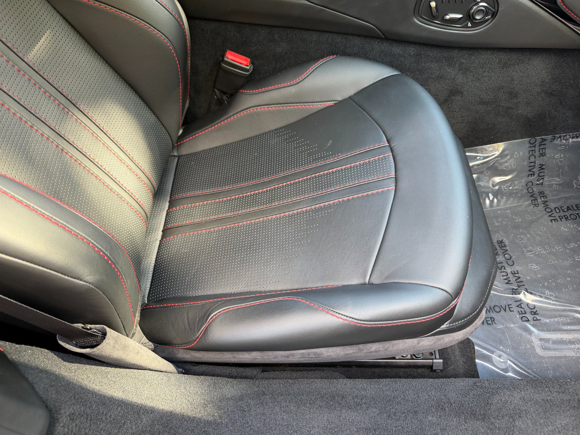 Used 2020 Aston Martin V8 Vantage Coupe RWD image 58